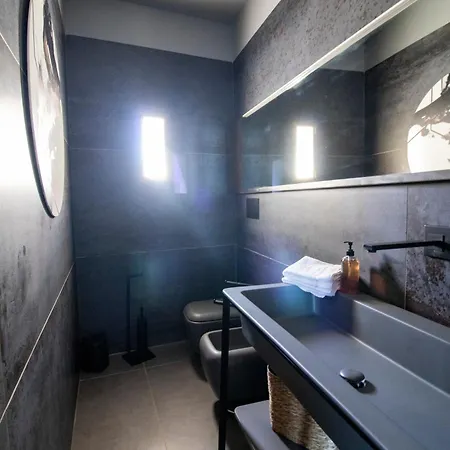 C-home Historic House Apartmán