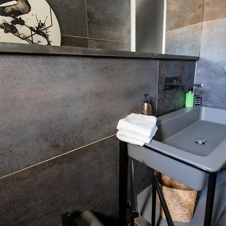 C-home Historic House Apartmán