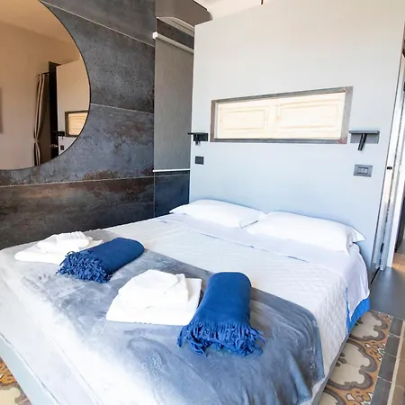 C-home Historic House Apartmán *