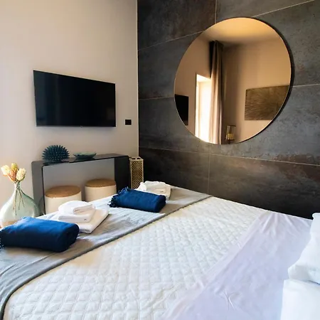 C-home Historic House Apartmán *