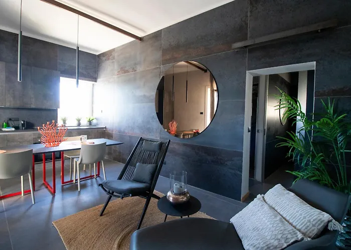 C-home Historic House Apartmán